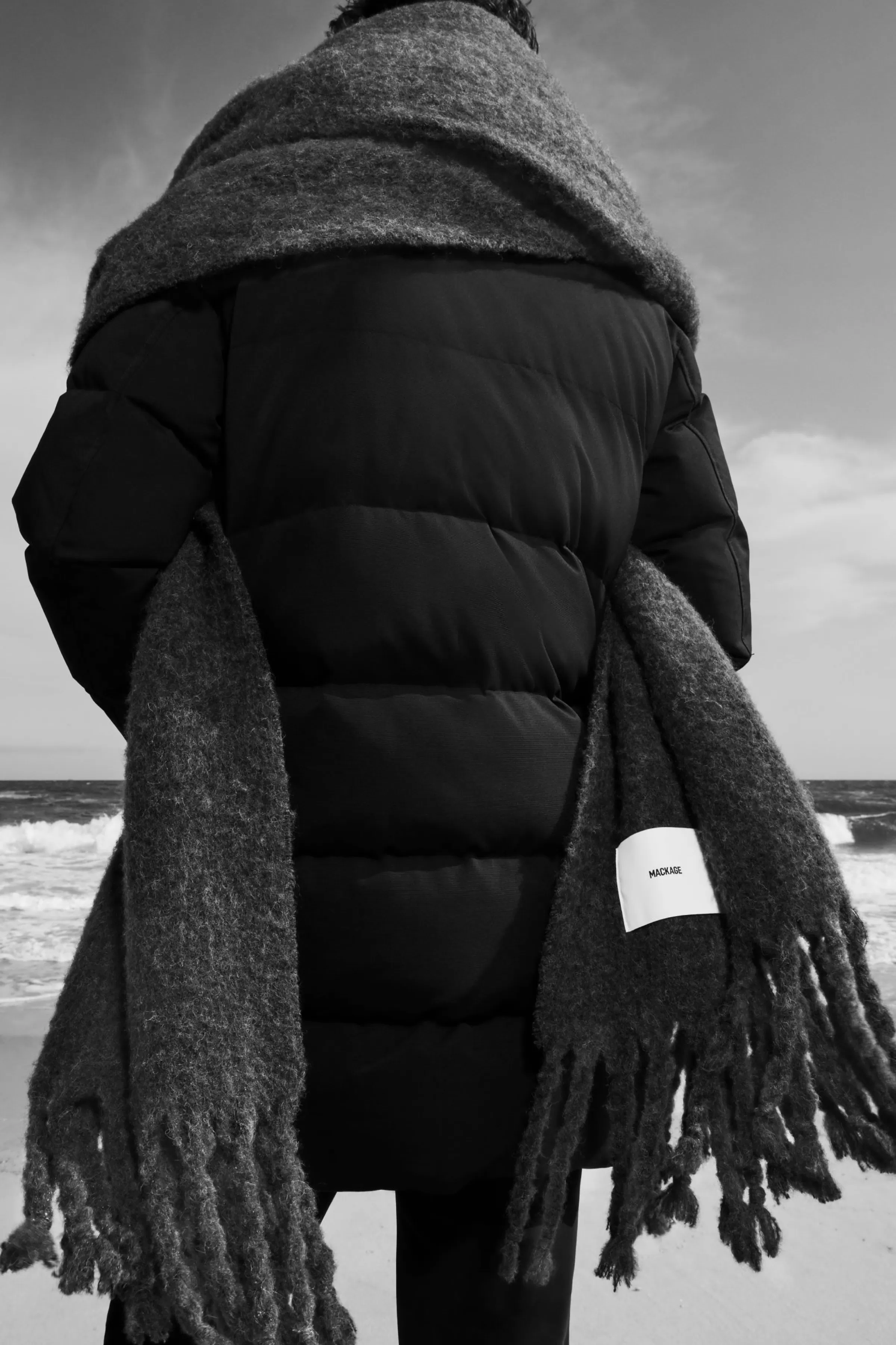 Colby, Unisex Rectangular Wool Scarf With Fringed Ends | ® US | Mackage Flash Sale