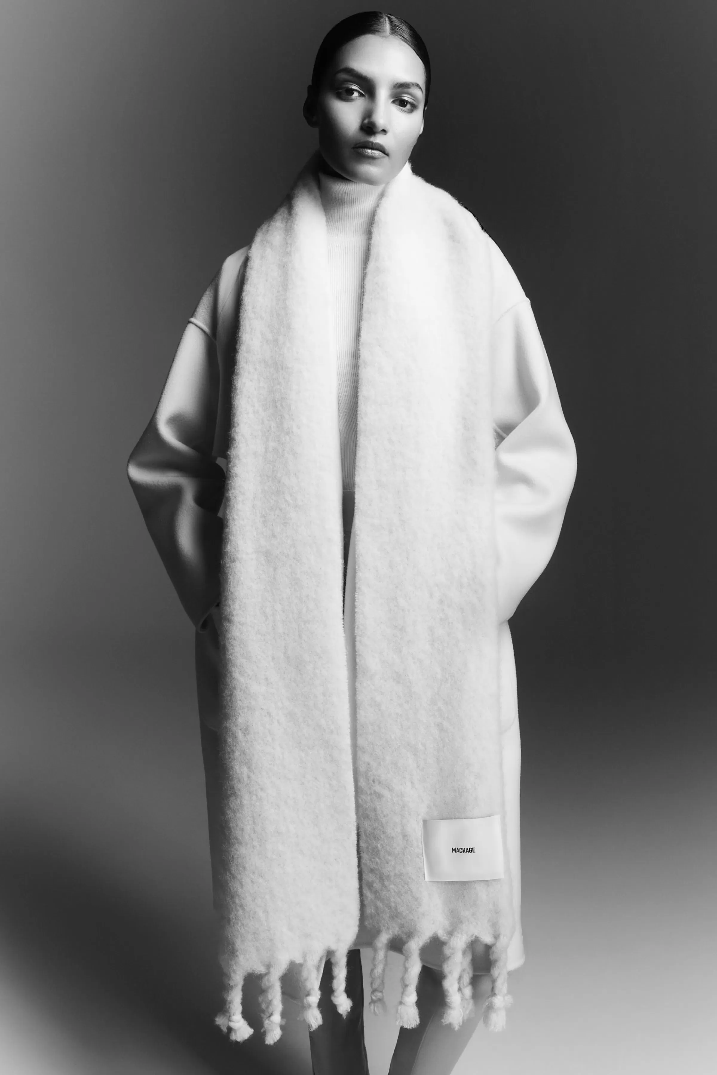 Colby, Unisex Rectangular Wool Scarf With Fringed Ends | ® US | Mackage Flash Sale