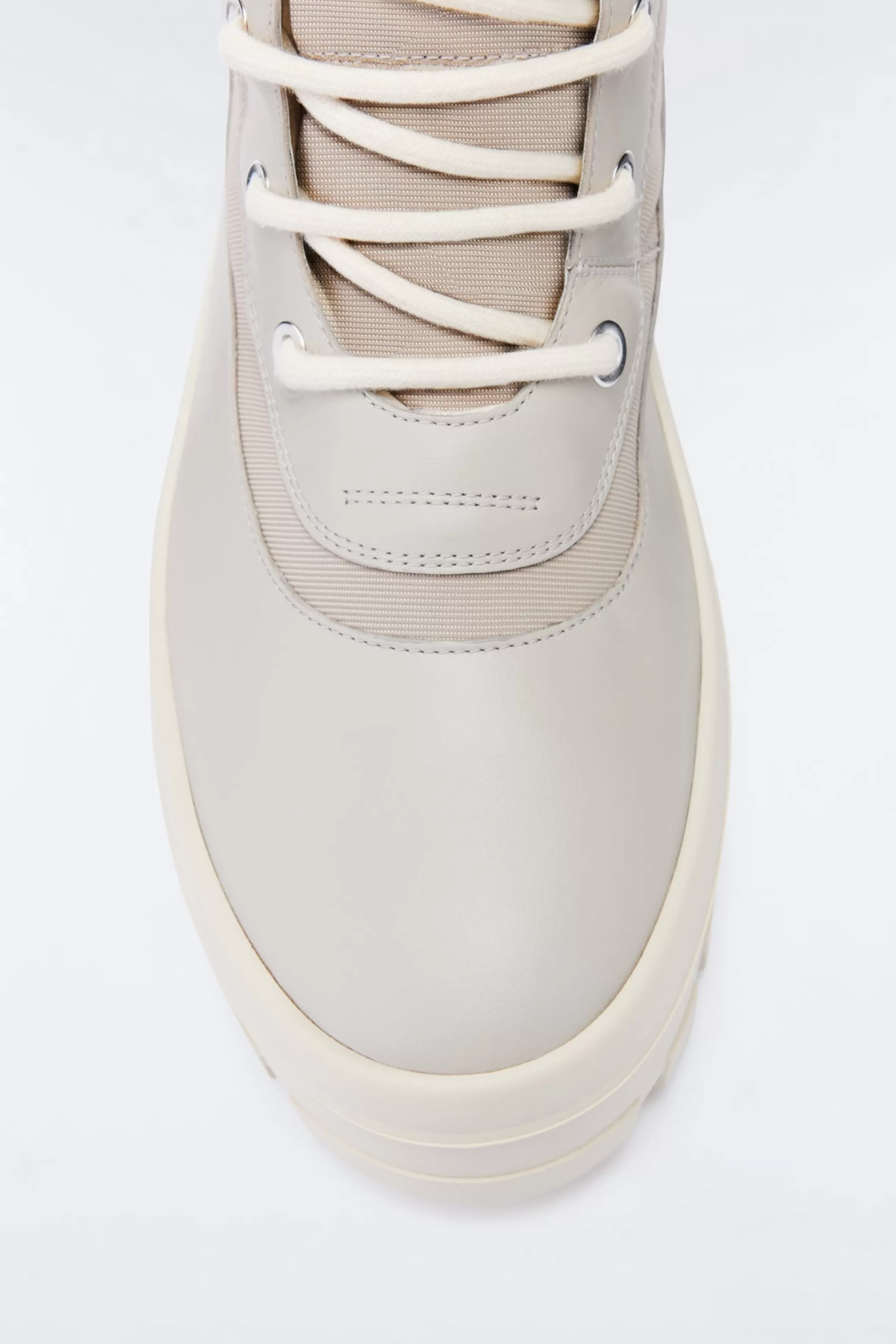 Hero, Unlined Winter Boot With Signature Lug Tread Sole For Ladies | ® US | Mackage Best